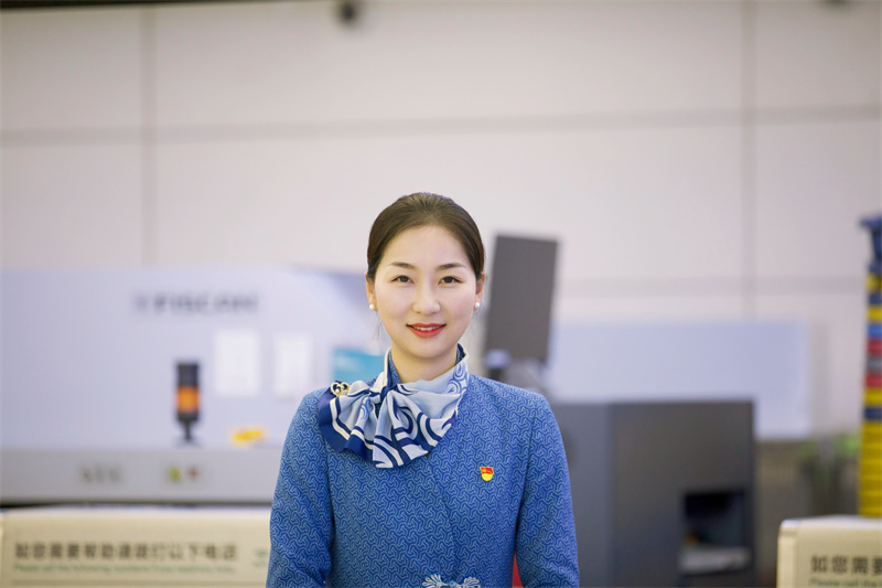 从优秀毕业生到民航标兵丨机场值机主任雷献君的匠心与坚守