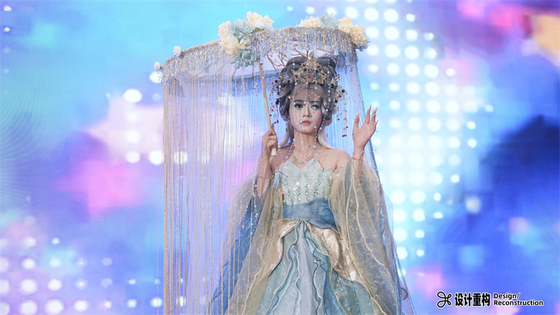 活力设计诠释“设计重构”丨我校举行2026届优秀毕业设计作品展演