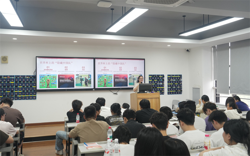 开学首日丨领导到教学一线把脉课堂