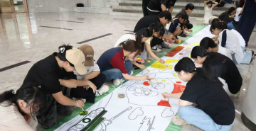 四班同心绘华章 青春献礼庆国庆——24数媒AB班与形象CD班联合开展爱国主题活动